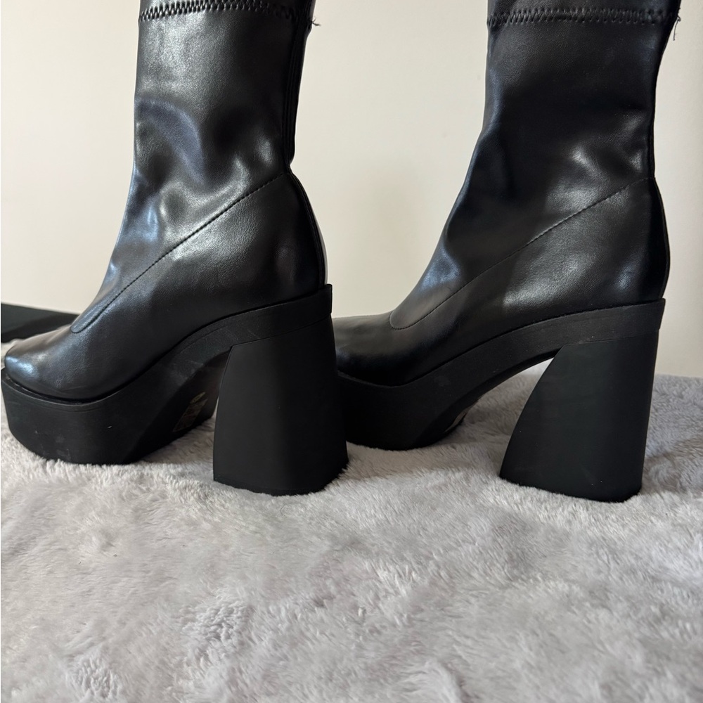 Elegant Black Women's Platform Boots